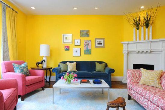 廚房、衛生間這樣的空間最重要的要求是清潔衛生，不妨考慮一下輕快的黃色。而黃色與藍色或紫色，能夠搭配成一個很好的組合顏色。 