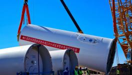 喜報！250萬千瓦風電項目首臺風機吊裝成功！